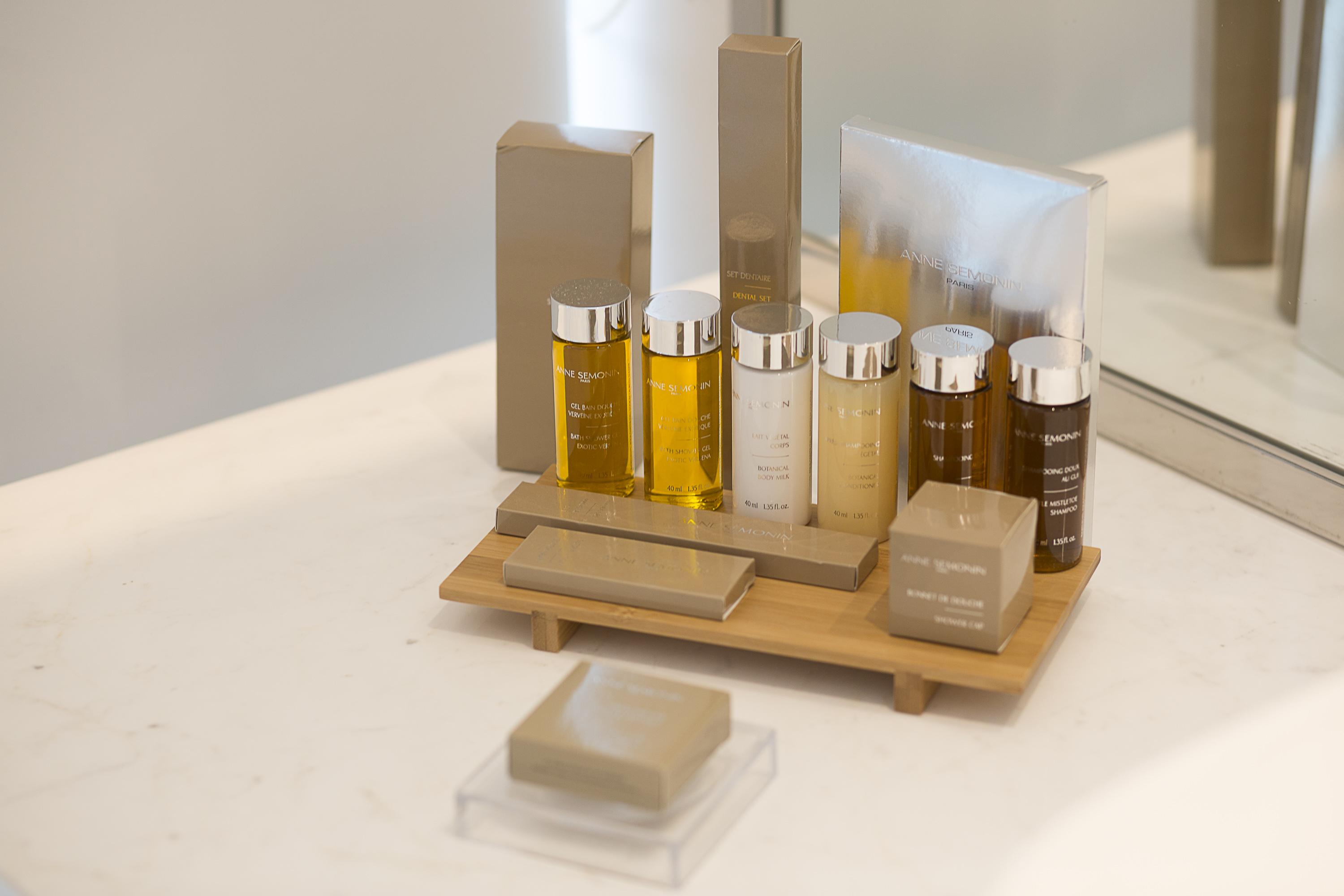 Makedonia Palace Thessaloniki Exterior photo A selection of toiletries