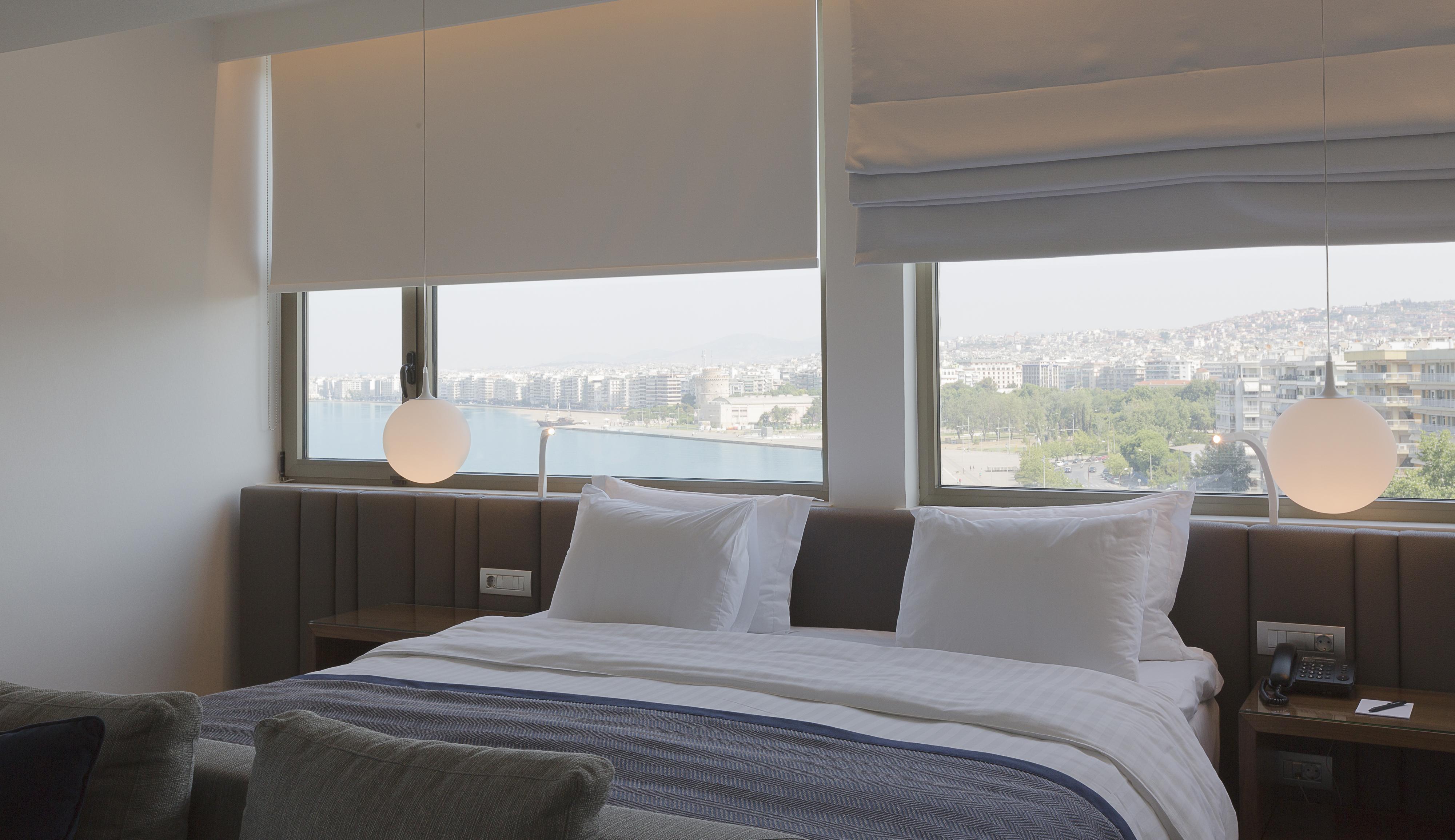 Makedonia Palace Thessaloniki Exterior photo A bedroom at the hotel