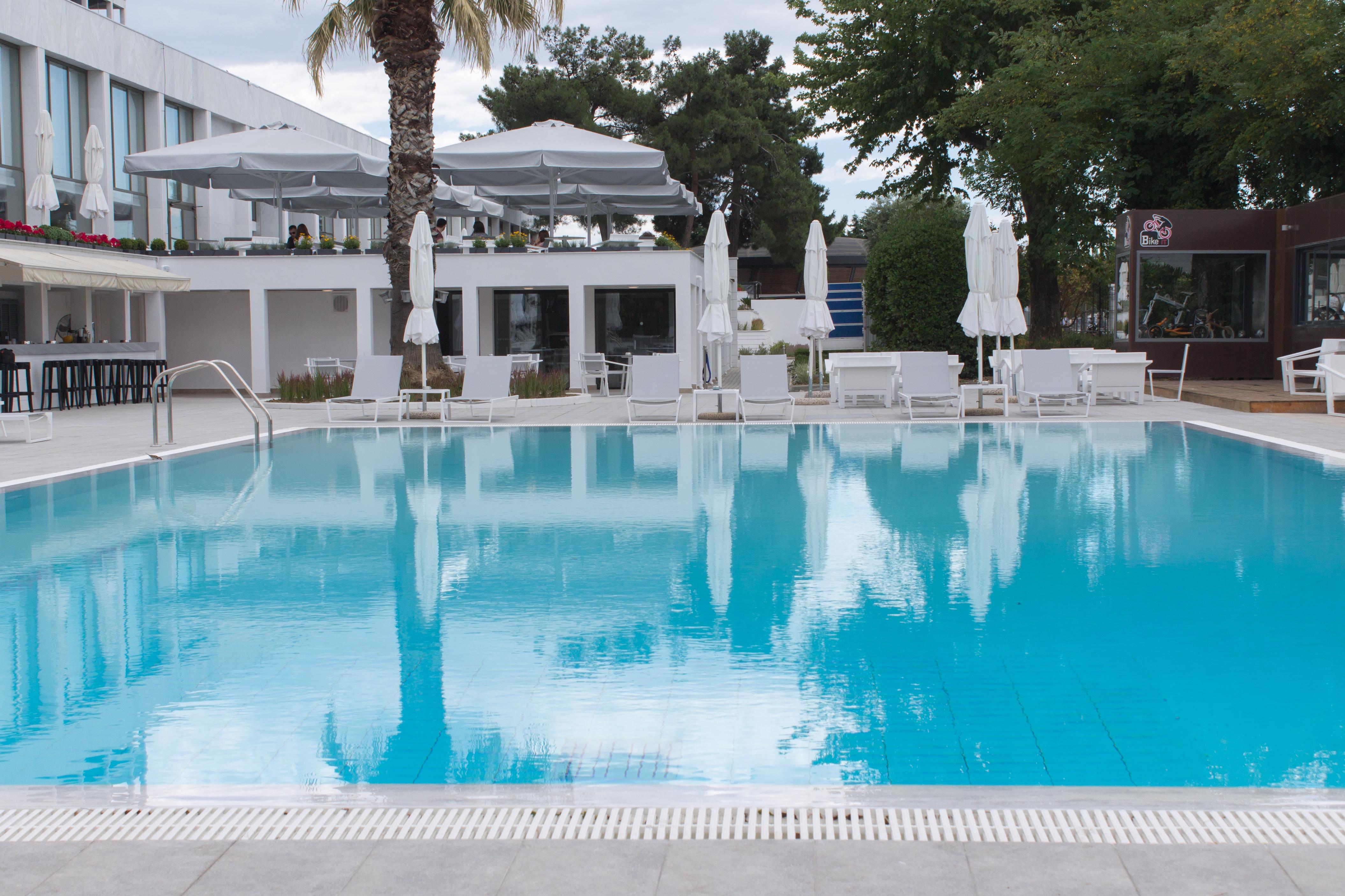 Makedonia Palace Thessaloniki Exterior photo A swimming pool