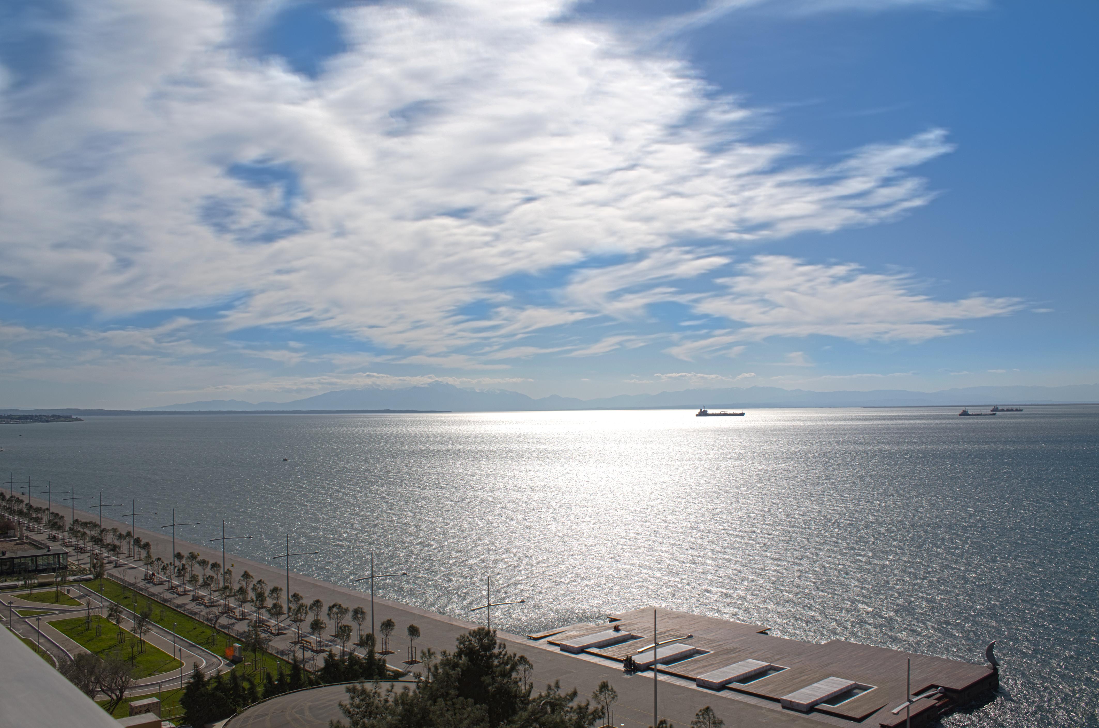 Makedonia Palace Thessaloniki Exterior photo View of the Gulf of Riga from the hotel