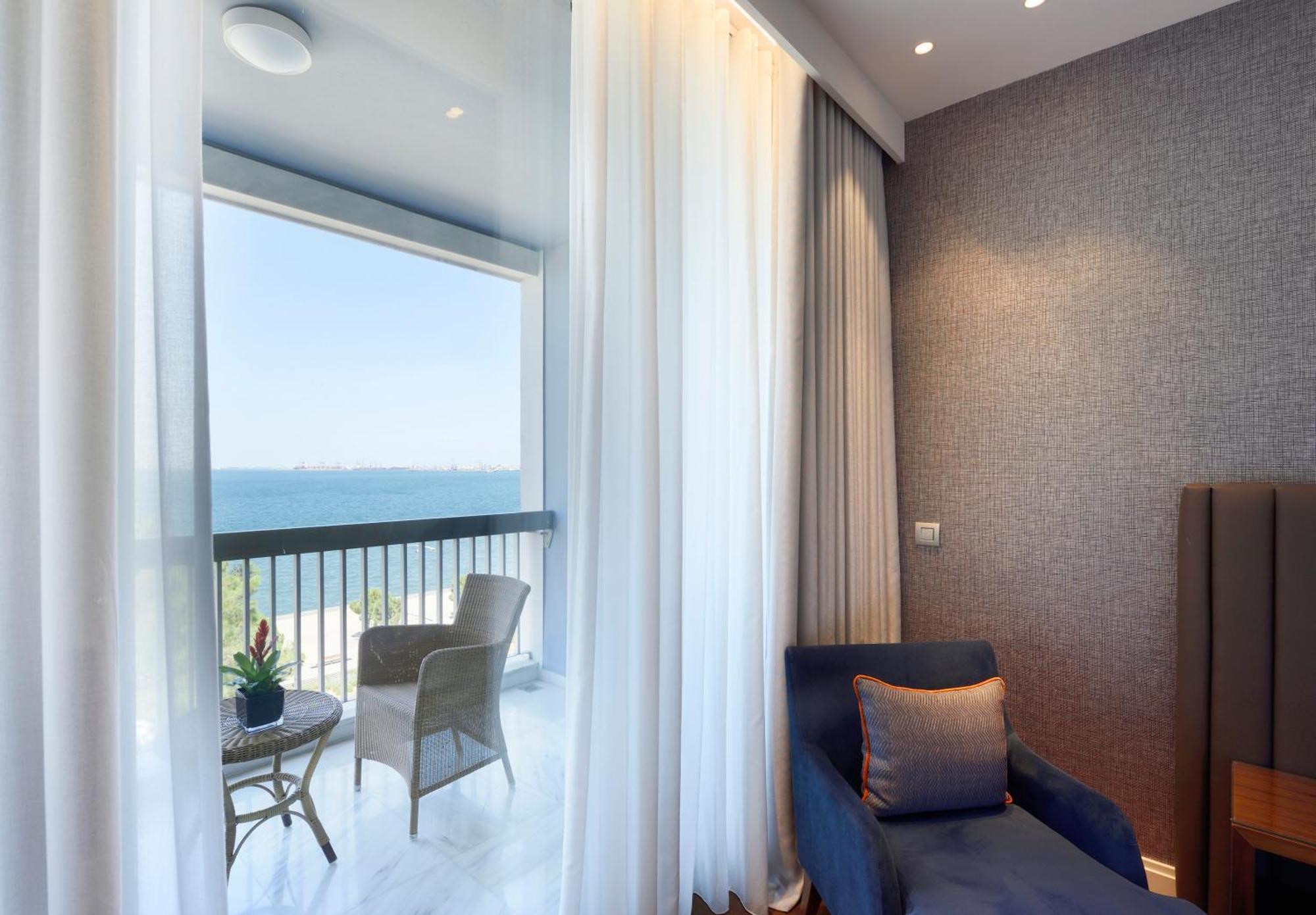 Makedonia Palace Thessaloniki Exterior photo A room at the hotel